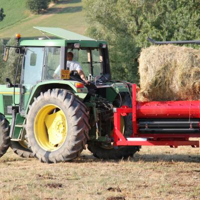 GD150T - Dérouleuse balles rondes portée pivotante sur relevage 3 points - distribution au champ - GALONNIER