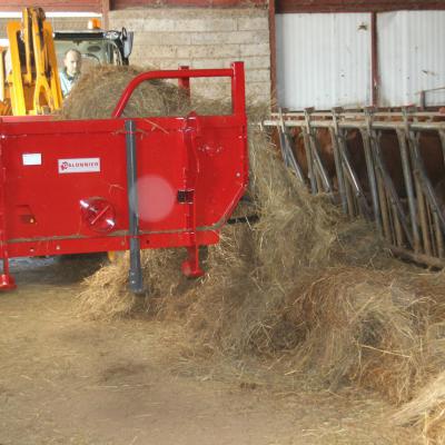 GDE150F - Dérouleuse balles rondes sur pique balles - distribution sécurisée grâce au verrouillage automoatique - distribution cornadis - GALONNIER