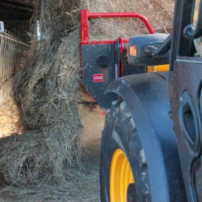 GDE150F - Dérouleuse balles rondes sur pique balles - distribution sécurisée grâce au verrouillage automatique - distribution cornadis - GALONNIER