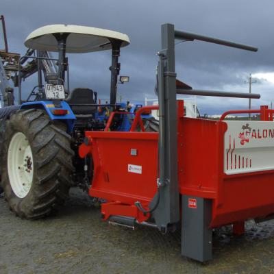 GDV150FD - Dérouleuse disitributrice portée - attelage 3 points arrière - distribution sur tapis ovin caprin à droite - GALONNIER