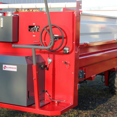 GCPA220F - Pailleuse automotrices balles cubiques - disques paillage - poste de conduite debout - ridelles rabattables - GALONNIER