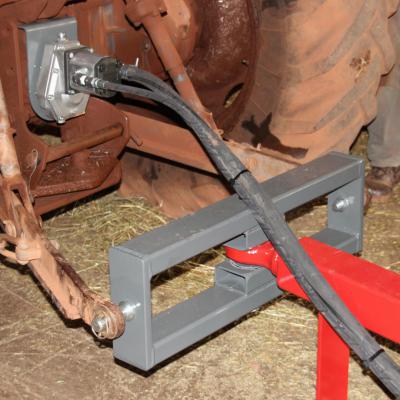 GDV150C - Dérouleuse disitributrice traînée - attelage par l'intermédiaire d'une barre reliant les deux bras de relevage - GALONNIER