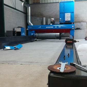 Arrivée et mise en place de la table de découpe plasma haute définition - © GALONNIER