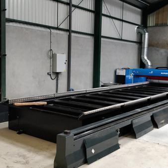 Arrivée et mise en place de la table de découpe plasma haute définition - © GALONNIER