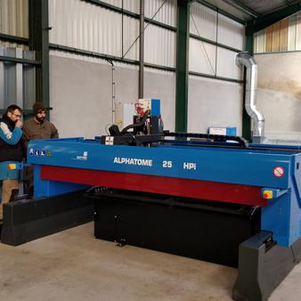 Arrivée et mise en place de la table de découpe plasma haute définition - © GALONNIER