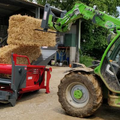 Distributrice pailleuse mixte sur pique balles (balles rondes et carrées) - chargement balles carrées - disques démontables - GALONNIER
